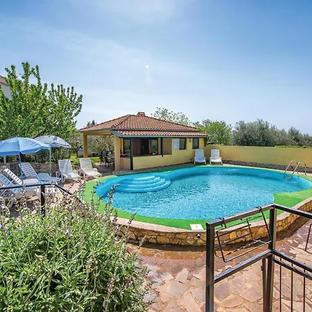 1 Bedroom Cozy In דירה *