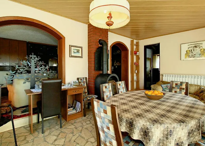 1 Bedroom Cozy Apartment In Porec Apartment *