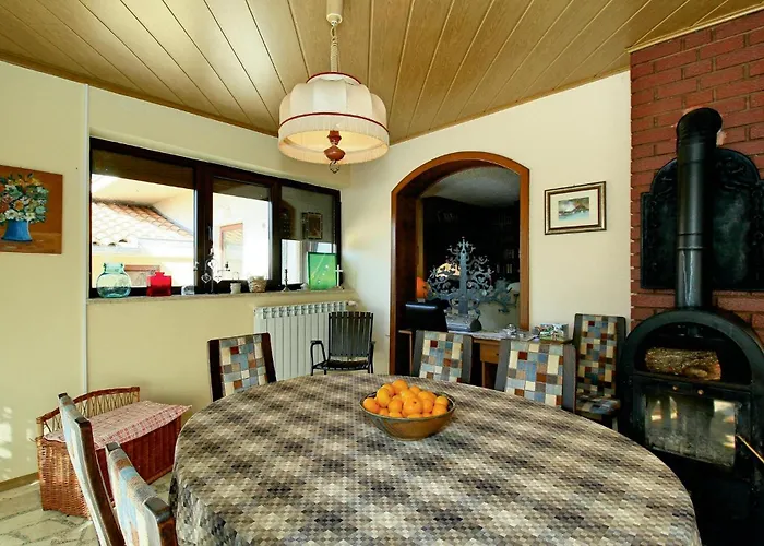 1 Bedroom Cozy Apartment In Porec Apartment