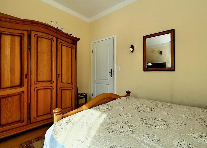 1 Bedroom Cozy Apartment In Porec *