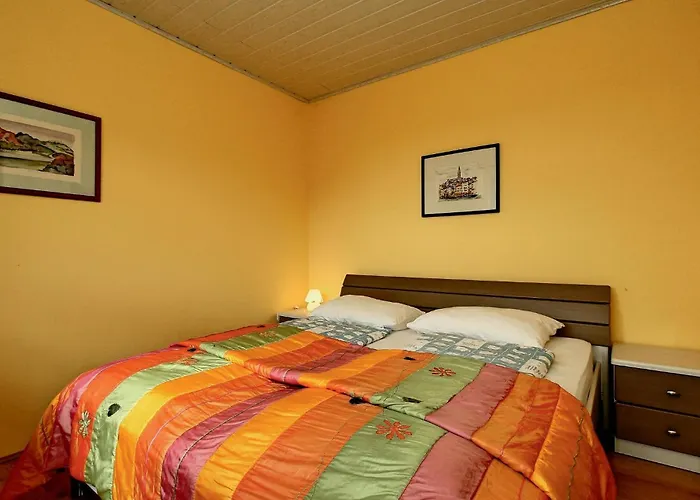 1 Bedroom Cozy Apartment In Porec