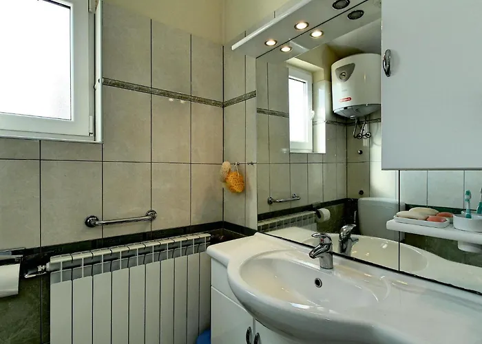 Apartment 1 Bedroom Cozy Apartment In Porec *